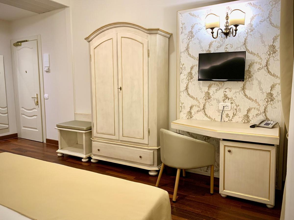 טורי דל בנקו Albergo Gardesana מראה חיצוני תמונה
