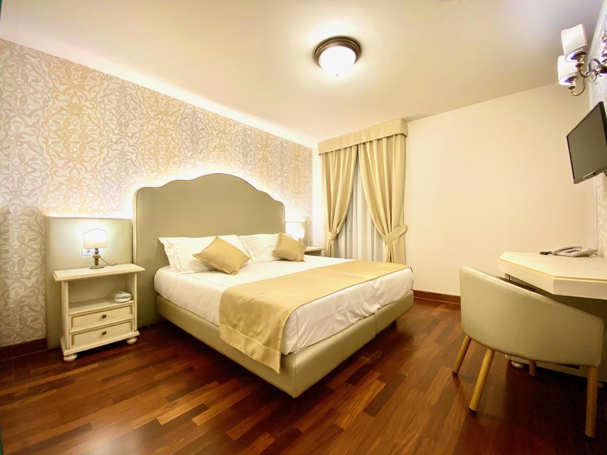 טורי דל בנקו Albergo Gardesana מראה חיצוני תמונה
