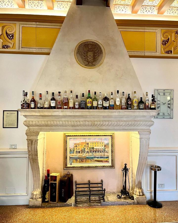 טורי דל בנקו Albergo Gardesana מראה חיצוני תמונה